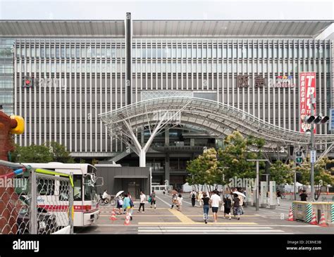 折尾駅から博多駅：都市の鼓動と鉄道の詩